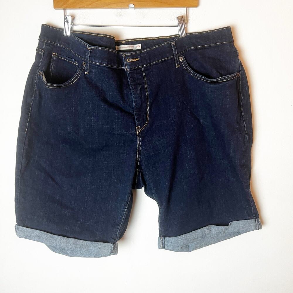 Levi’s Classic Bermuda Shorts Women’s Size 24W Dark Wash Great Condition